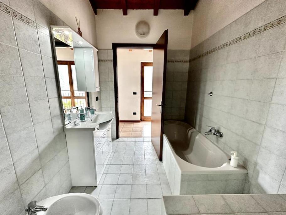 3Br Villetta Con Panoramica Sul Lago نيسّو المظهر الخارجي الصورة