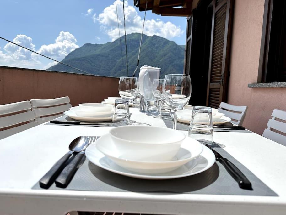 3Br Villetta Con Panoramica Sul Lago نيسّو المظهر الخارجي الصورة
