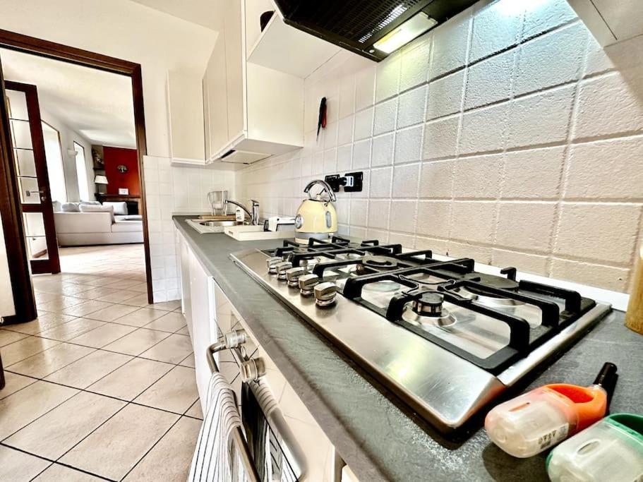 3Br Villetta Con Panoramica Sul Lago نيسّو المظهر الخارجي الصورة
